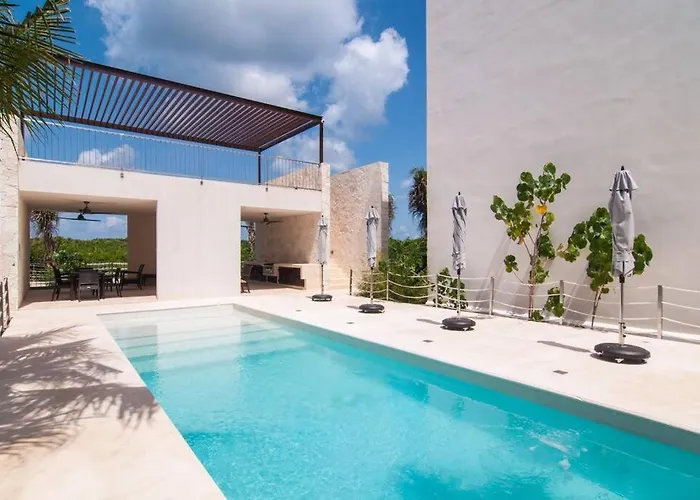 Ground Level Garden At South By Tao Santamar *